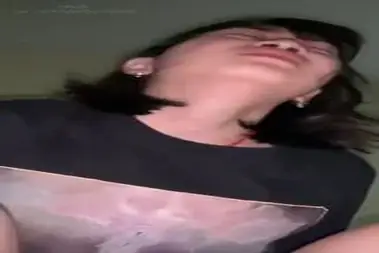 Gadis Cantik Pasrah Goyang Kasur Mantap Crot