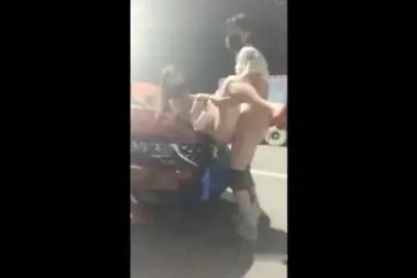 Tantangan Nyali Ngentot Outdoor Atas Mobil Bebas
