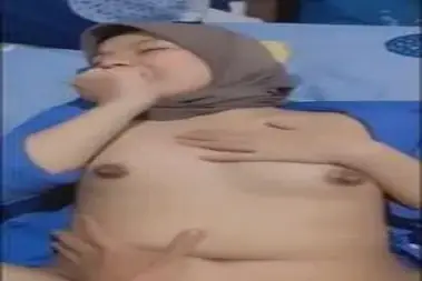 Ukhti Hijab Cantik Pasrah Goyang Kasur Pulang Kerja